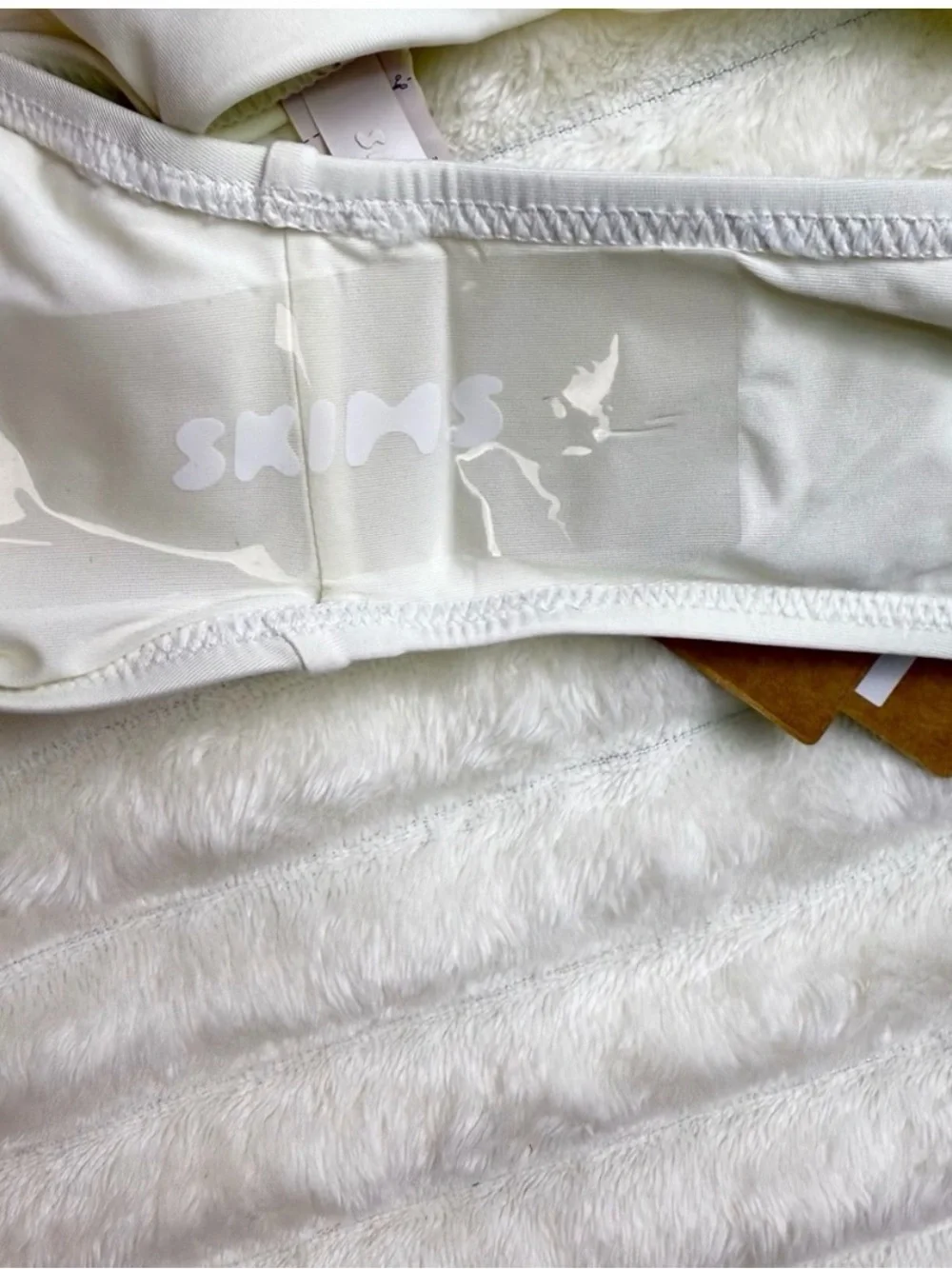 SKIMS nwt signature